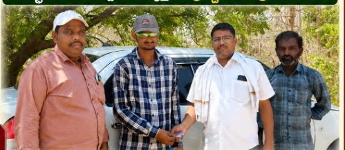 మానవత్వం చాటుకున్న కడెం సర్పంచ్ దీకొండ విజయ్మానవత్వం చాటుకున్న కడెం సర్పంచ్ దీకొండ విజయ్                                                                 
